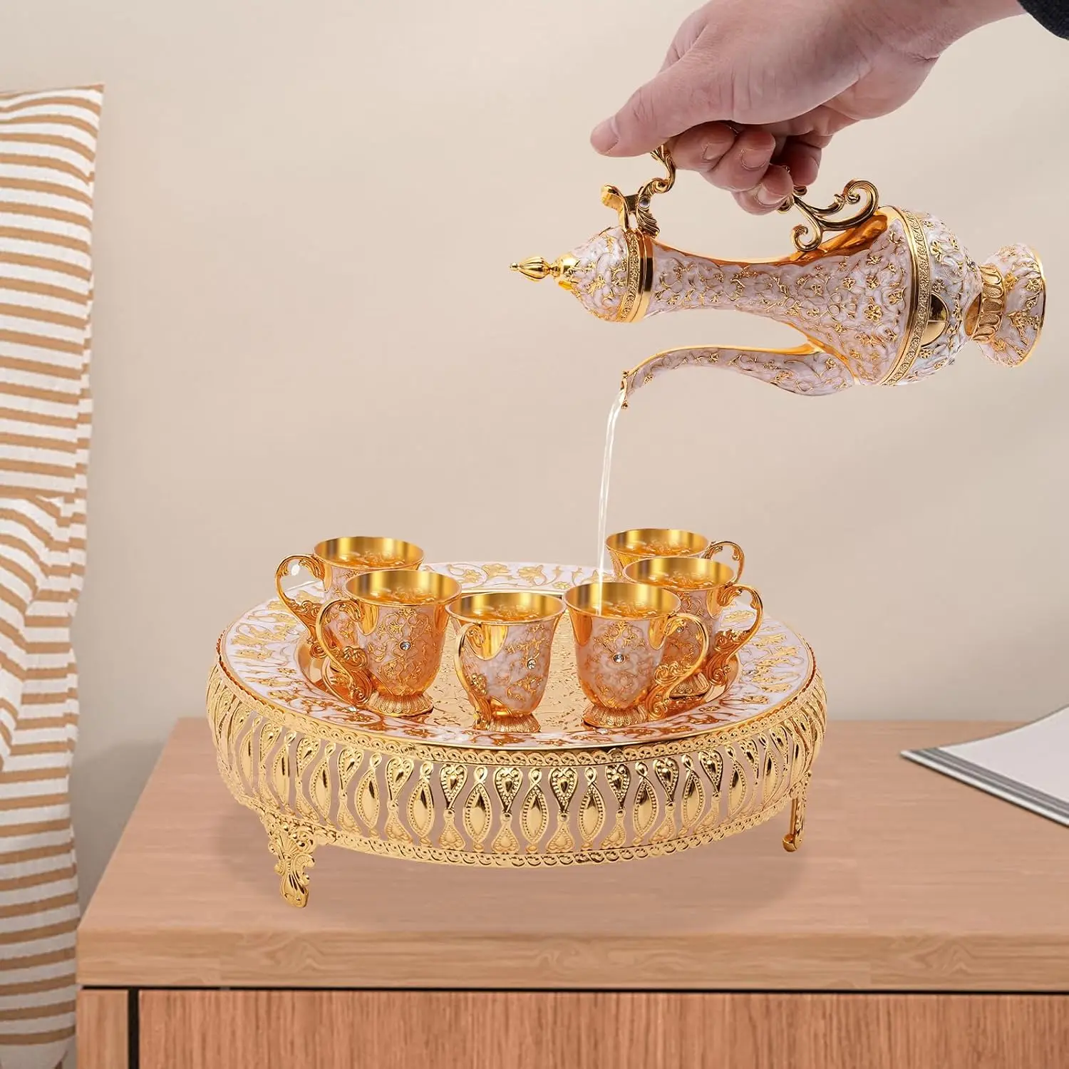 Kaffeekannen-Set, Vintage-Teeservice-Set, russisches Samowar-Weinglas aus Metall mit 6 luxuriösen Kaffeetassen und handgefertigtem Teetablett-Set – Detail 2