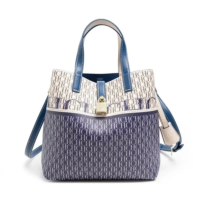 حقيبة كتف نسائية مميزة بطبعة أزهار، تتميز بسعة تخز...