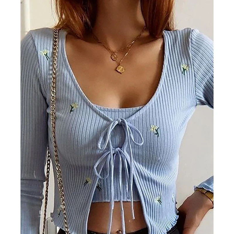 Рисунок 3 - Женский однотонный облегающий костюм