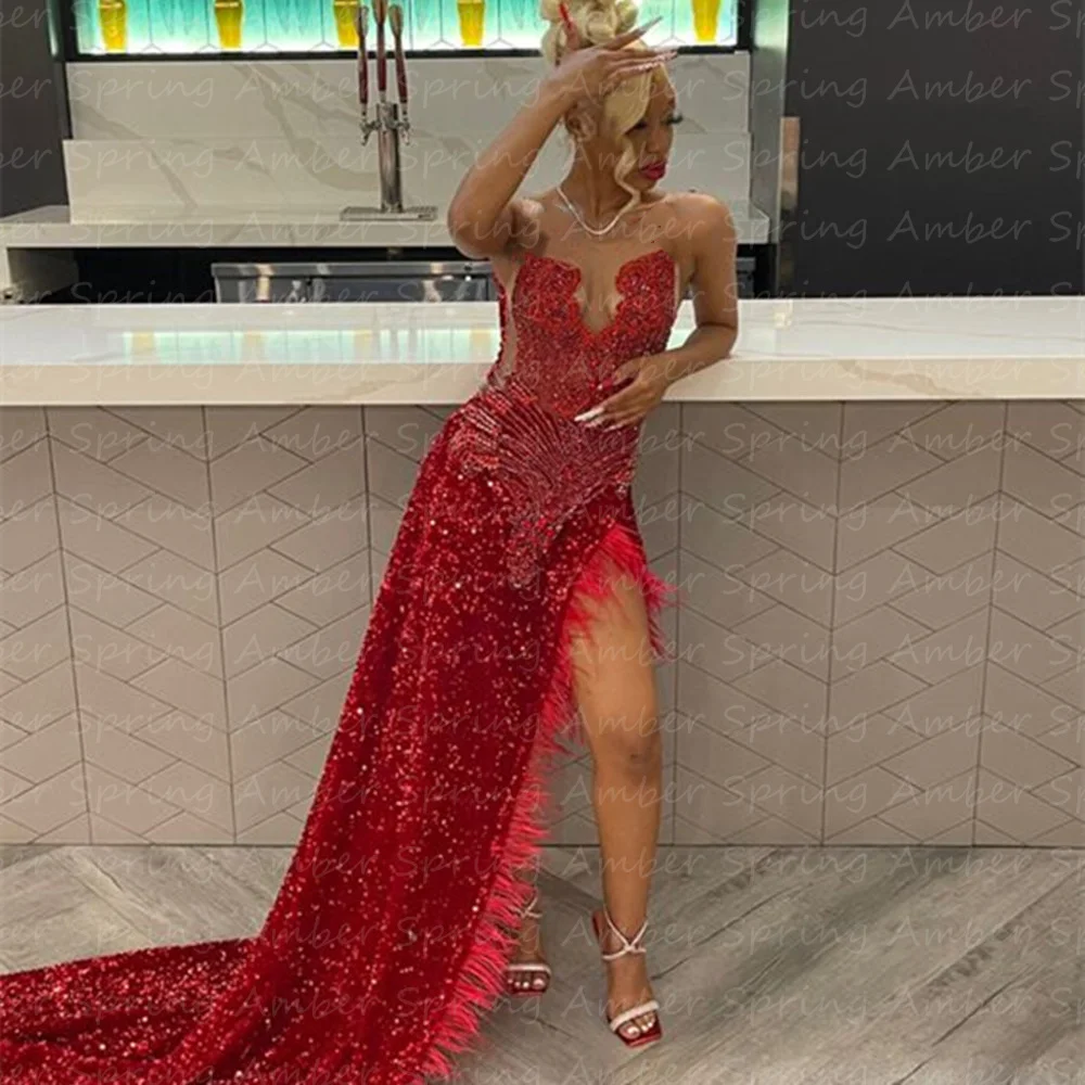 

2024 Luxury Red Prom Dresses Crystal Rhinestones Sequins High Slit Black Girl Evening Gowns Feathers Sheer O Neck Graduation
