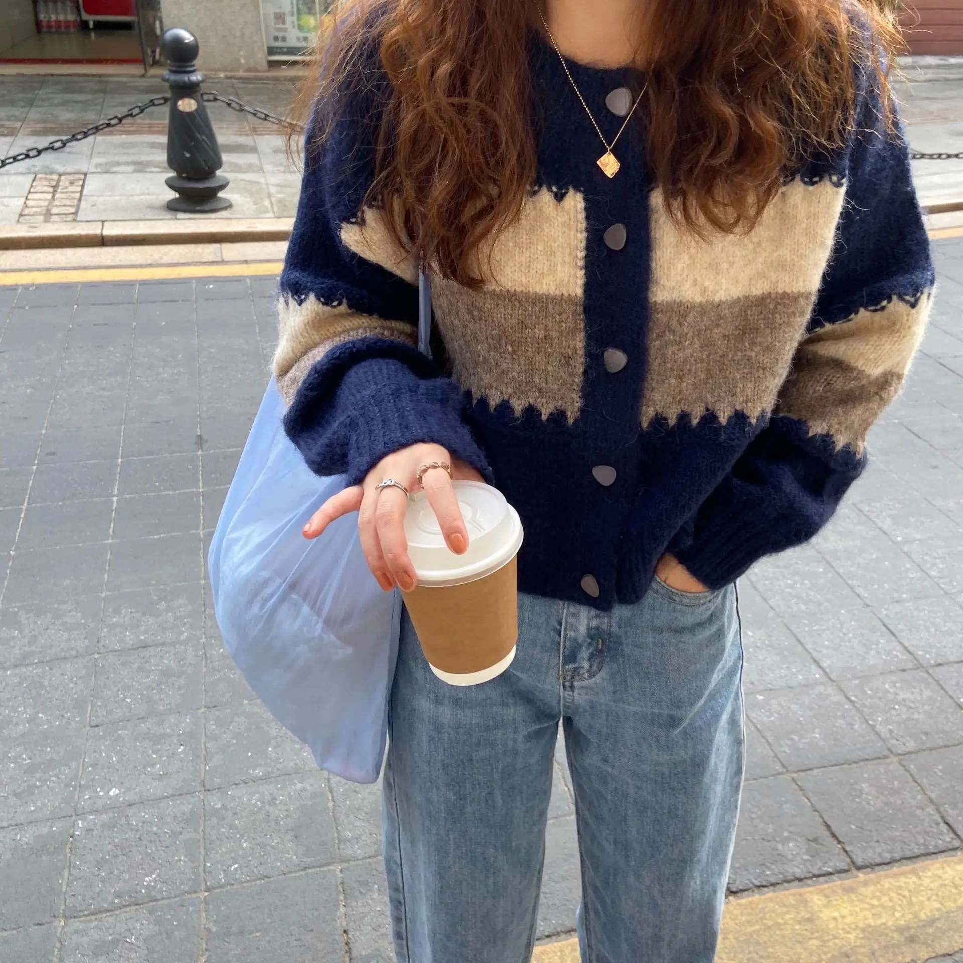 

Free Size Womens Sweaters Autumn O-neck Long Sleeve Single Breasted Striped Loose Fashion Female Knitwear Ladies Clothes H56