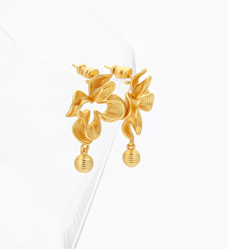 Lucky Four‑Leaf Clover Studs, 18K Gold‑Plated with Striped Detail & Ball Accent