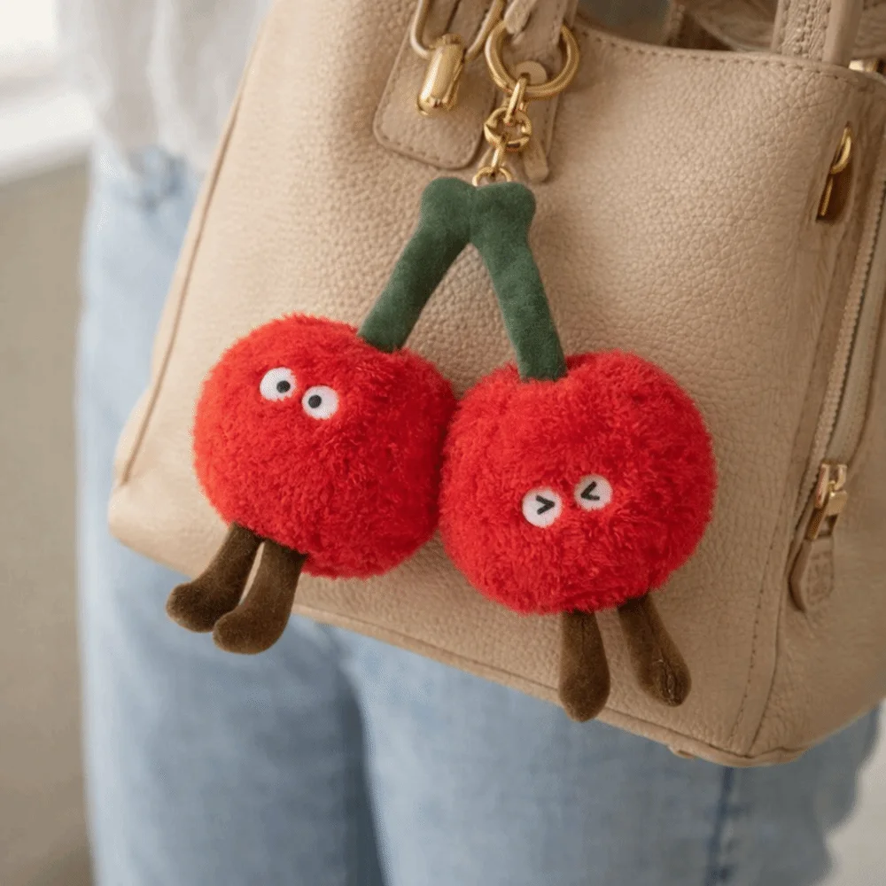 부드러운 소재 체리 베개 포근한 질감 사람 모양의 인형 쿠션 귀여운 디자인 다리 포함 체리 펜던트