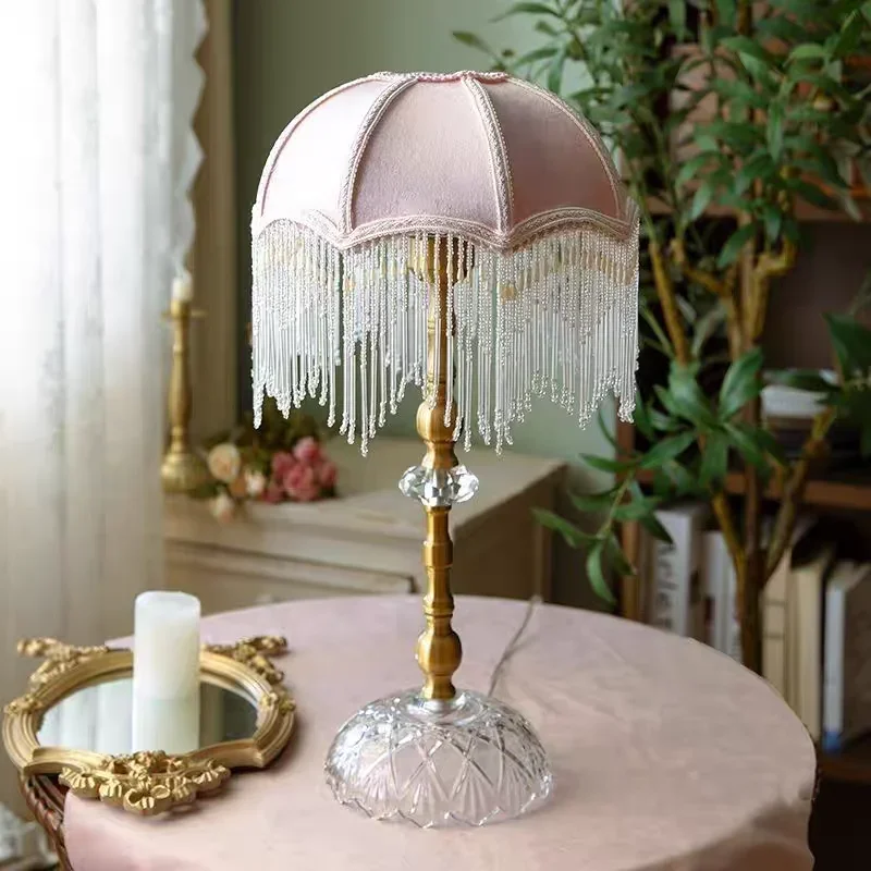 Lampada da Tavolo Retrò Medievale con Paralume in Velluto Verde