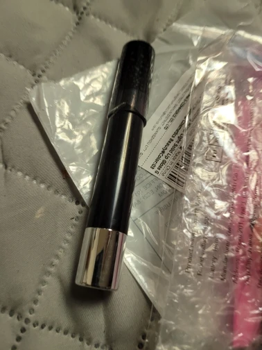 Matte Lipstick Pencil with Waterproof and Non-Stick Technology photo review