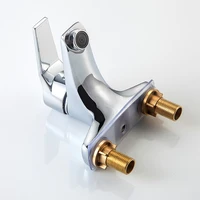 ก๊อกน้ำอ่างล้างหน้าในห้องน้ำก๊อกน้ำร้อนและเย็นผสมอ่างล้างหน้าโต๊ะเครื่องแป้งก๊อกน้ำสังกะสีอัลลอยอ่างล้างหน้า 4