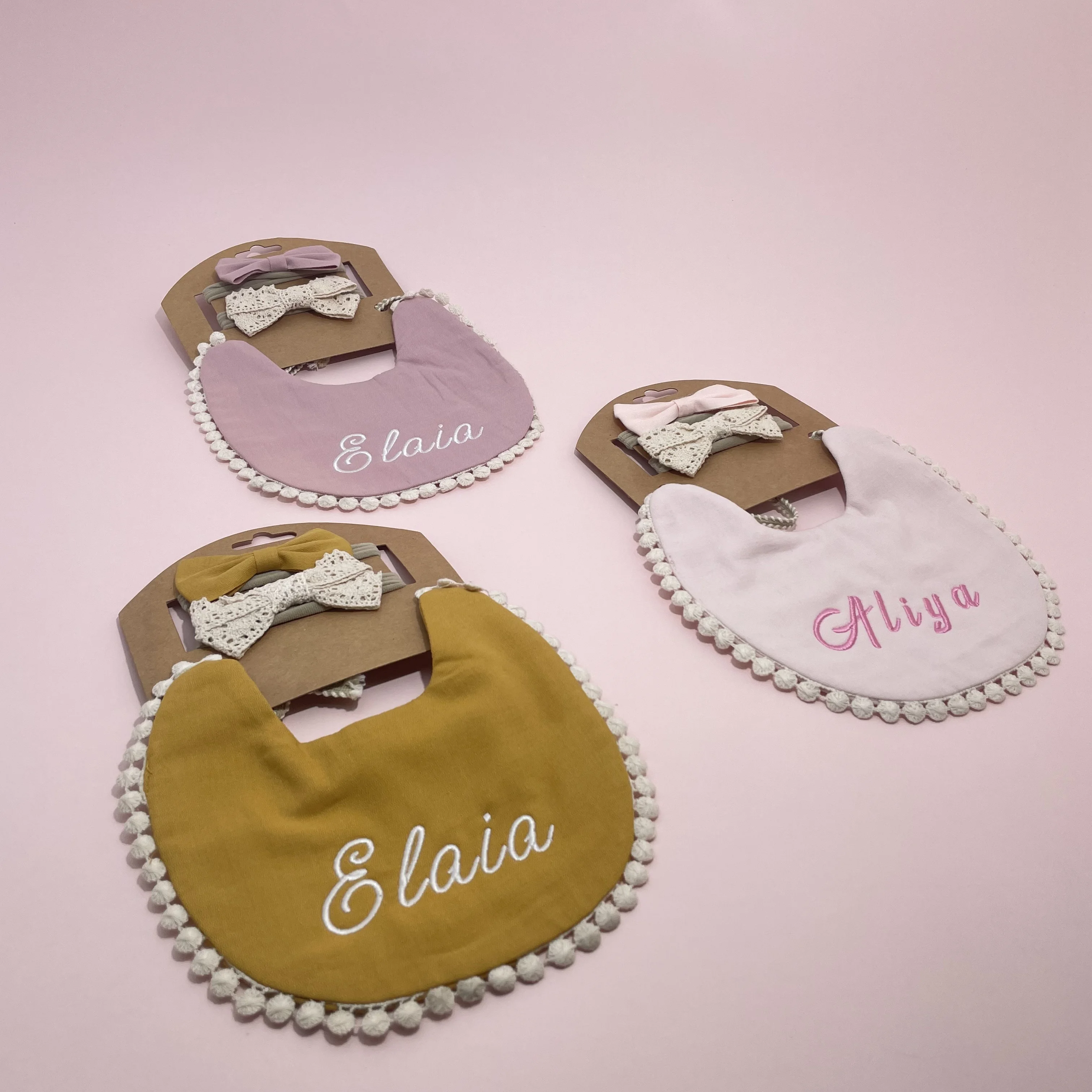 Personalisiertes Baumwoll-Baby-Lätzchen-Set mit Schleifen-Stirnband, Baby-Spucktuch, individuelles Sabbertuch, Neugeborenen-Geschenk – Detail 11