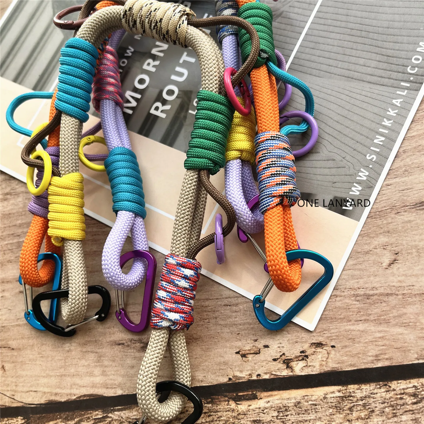 Braided Hand Strap with Contrasting Colors - Luxury Key Lanyard Accessory