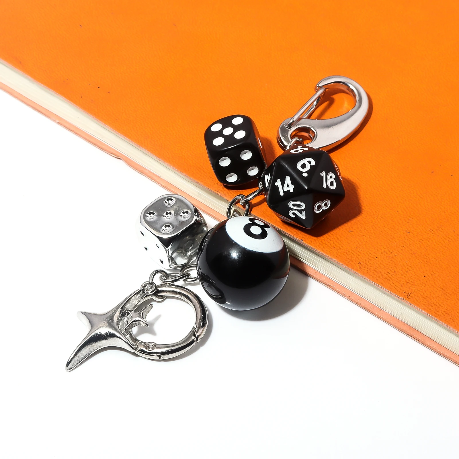 Y2K Black Dice No8 Ball Schlüsselanhänger Taschenanhänger Lustige Harz Schlüsselanhänger für Frauen Männer Polygon Bag Charms Schlüsselanhänger Casino Party Geschenke – Detail 9