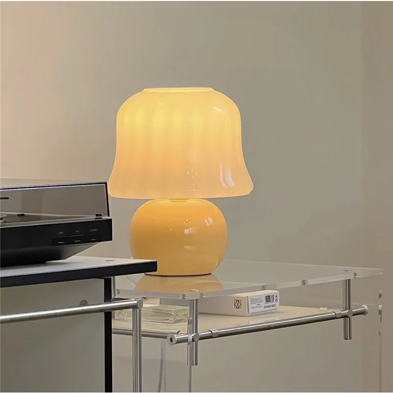 

Medieval French cream nightlight bedroom warm light and warm atmosphere girl glass mushroom table lamp