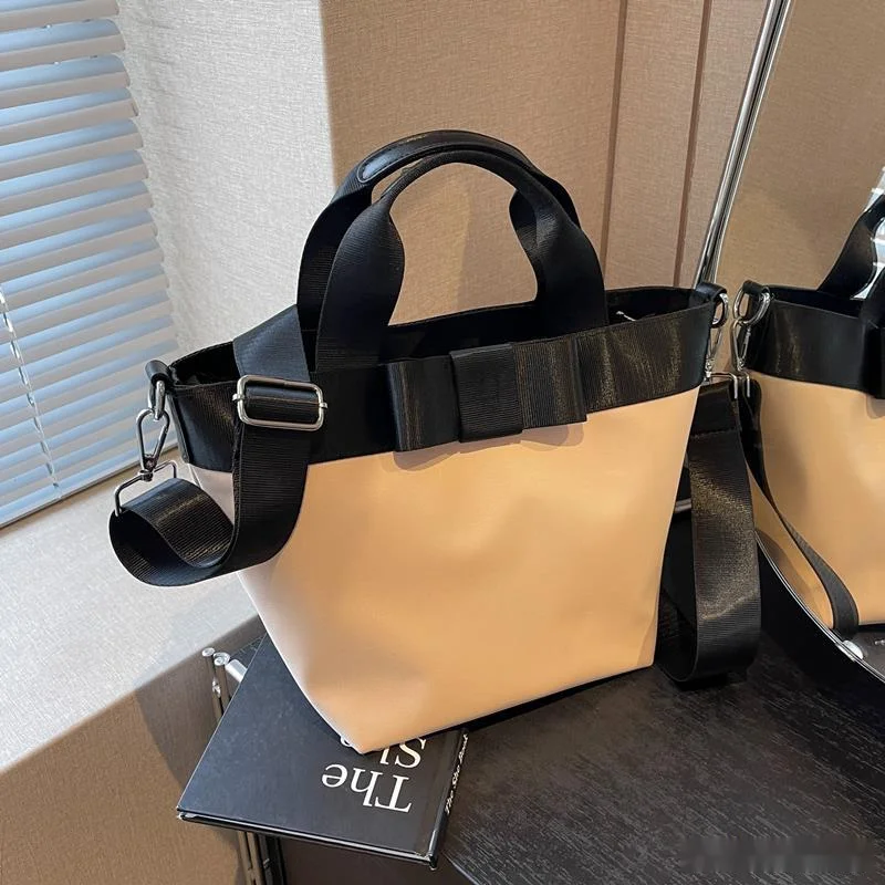 Vegetable basket, bucket bag, women's 2024 new high-capacity commuting handbag, niche and versatile nylon fabric_voghion.com