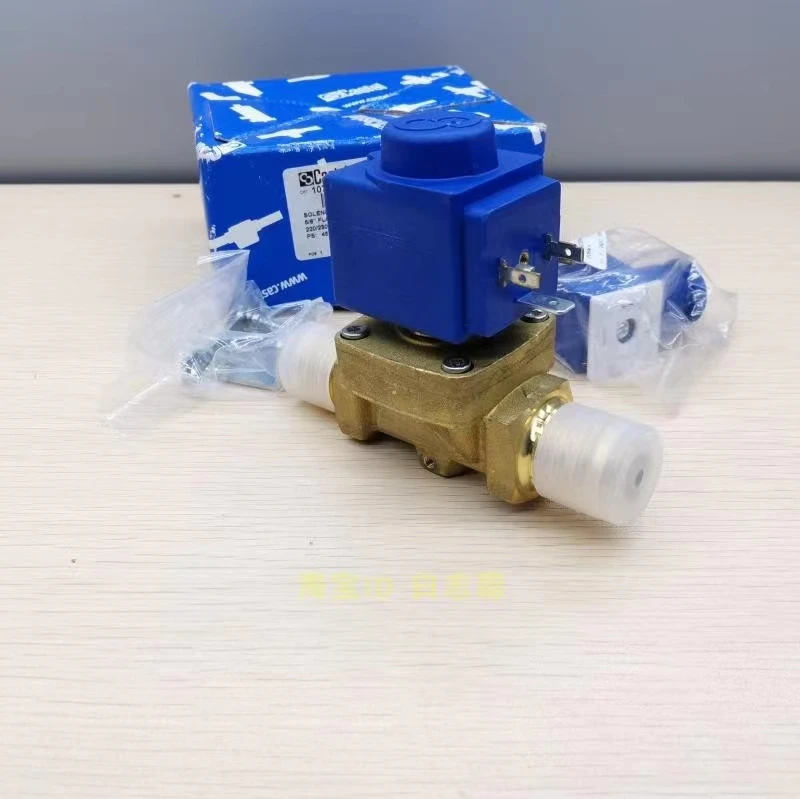 

New Castel Castel solenoid valve TYPE 1070 5 5 points air conditioning freezer solenoid valve 1070 5A6