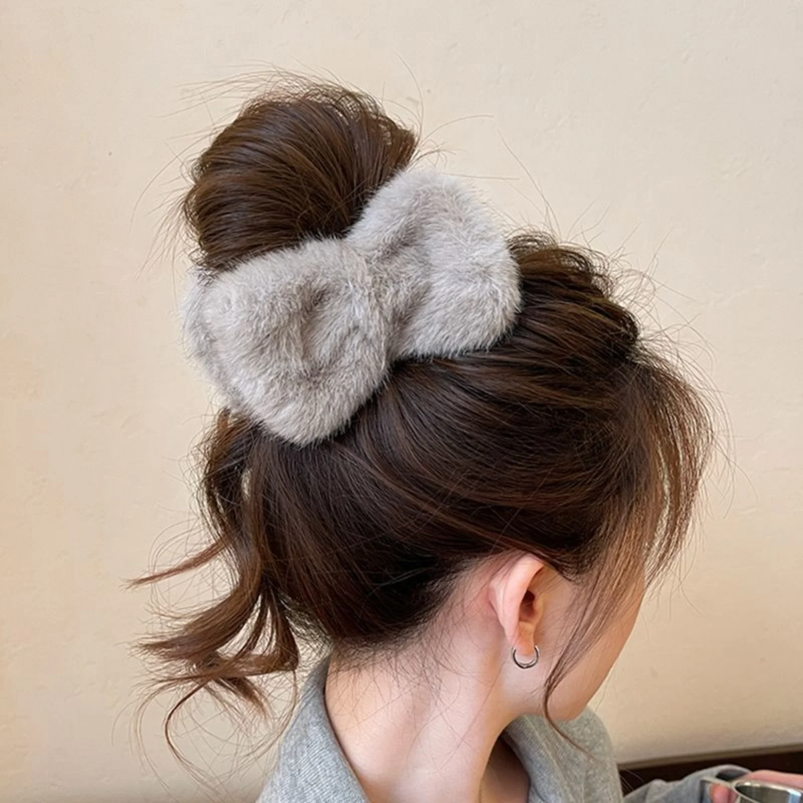 1PC Faux Fur Bow Hair Claws, Soft Fluffy Hair Clips, Elegant Winter Hair Accessories For Women, Cute Trendy Updo Hair Decor