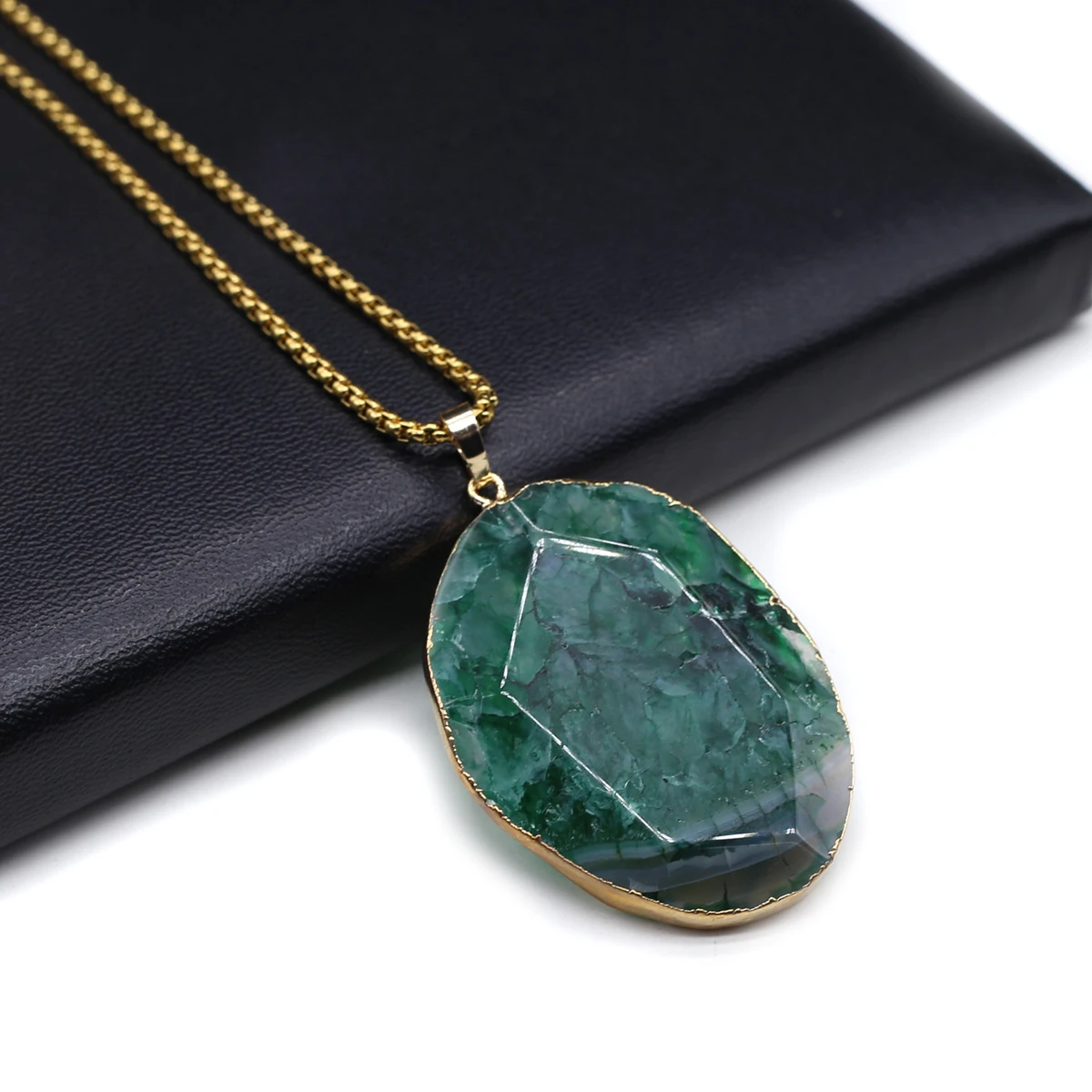 

Natural Stone Agates Necklace Gold Plated Oval Green Onyx Crystal Pendant for Women Fashion Necklace Party Jewelry Gift