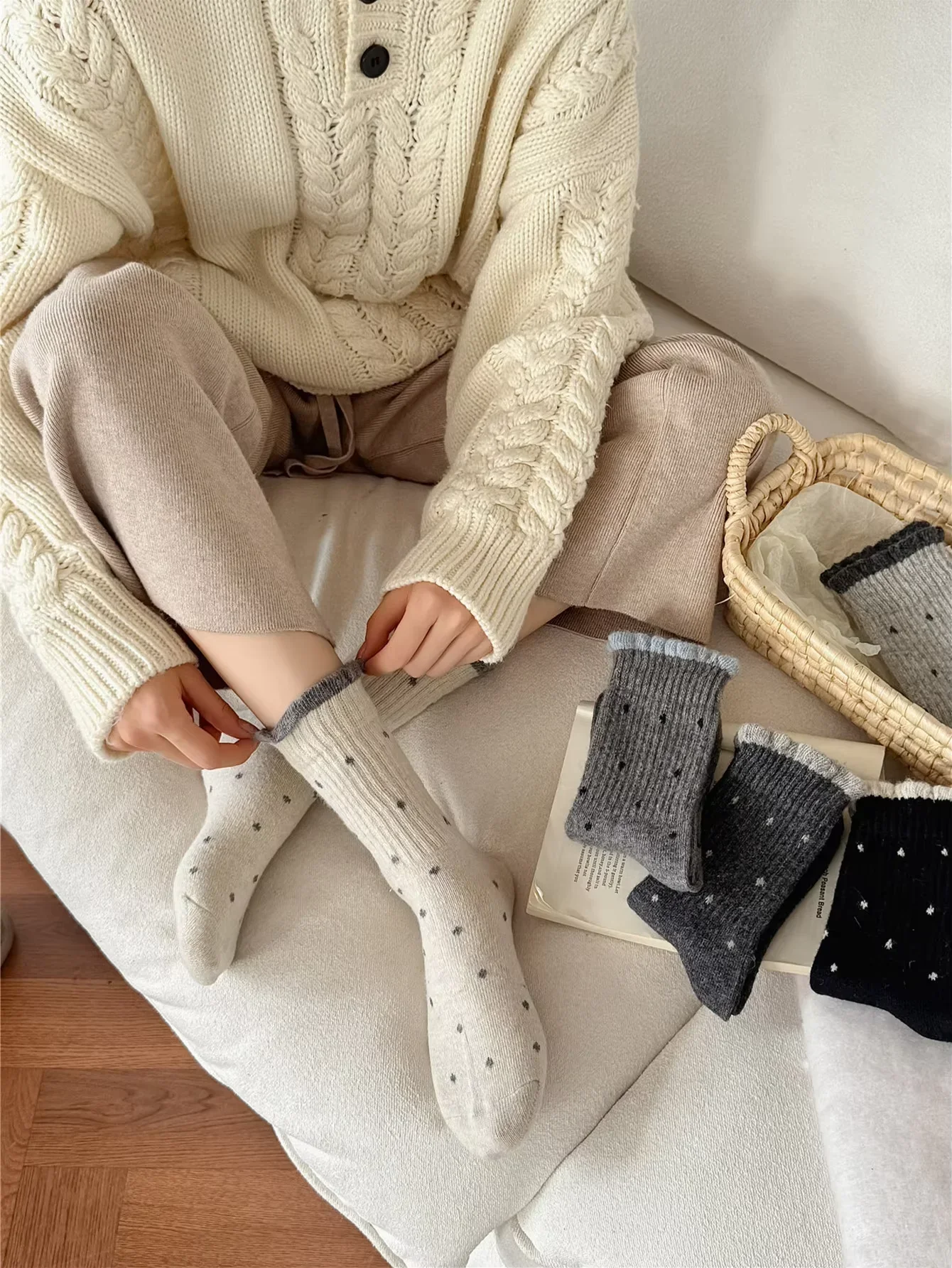 5 Paar Damen-Samtsocken mit Wellenmuster, mittellang, dicke Isolierung, warme, gemütliche Schlauchsocken für Frühling, Herbst und Winter, multifunktional – Detail 2