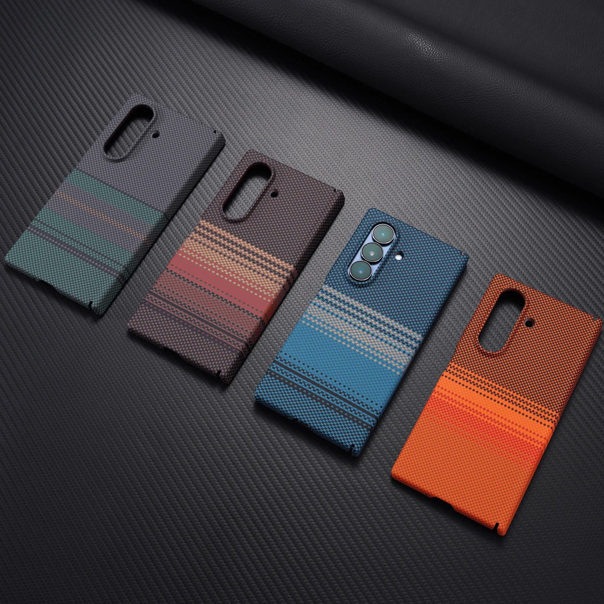 جراب Galaxy Z Fold كيفلار بنقشة ألياف الكربون — مفصلة مغناطيسية وحماية زجاجية للشاشة