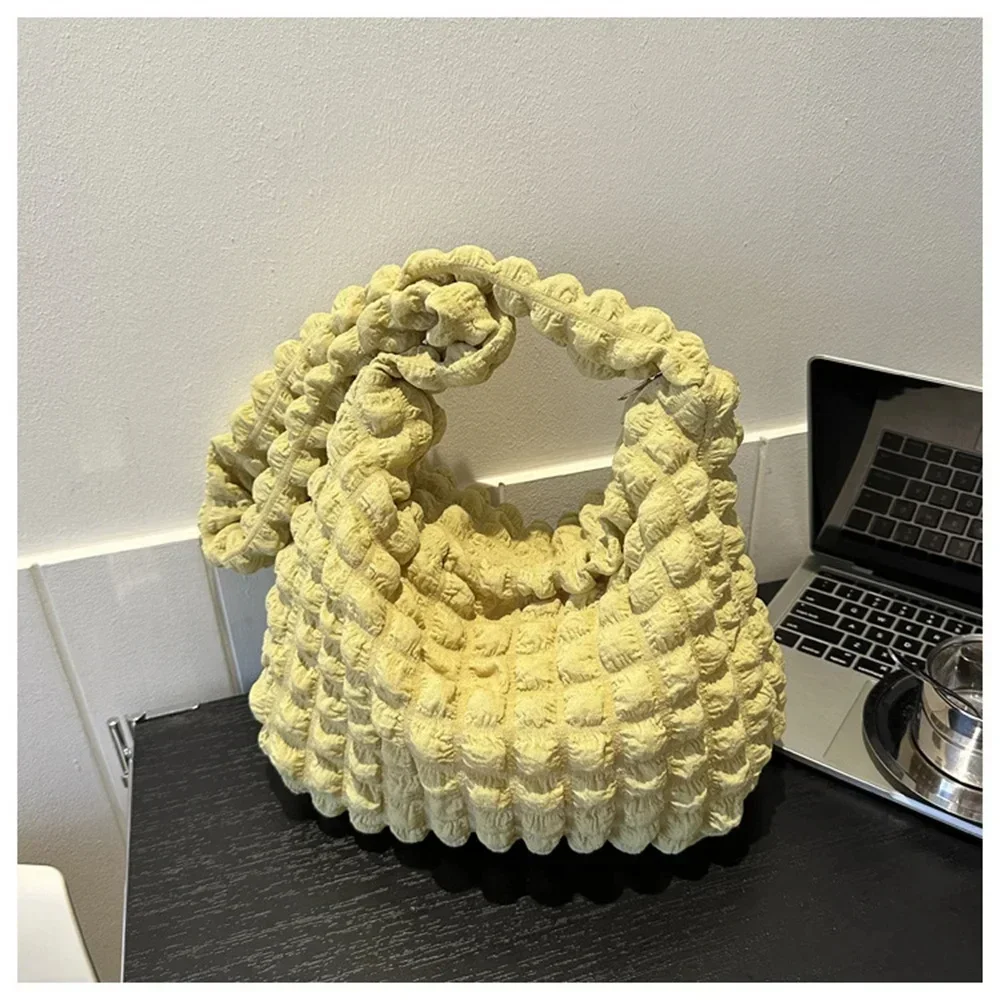 Umhängetasche mit plissiertem Design, bestickte karierte Umhängetasche, Unterarmtaschen, einfache gesteppte Tragetaschen mit großer Kapazität für Damen – Detail 10