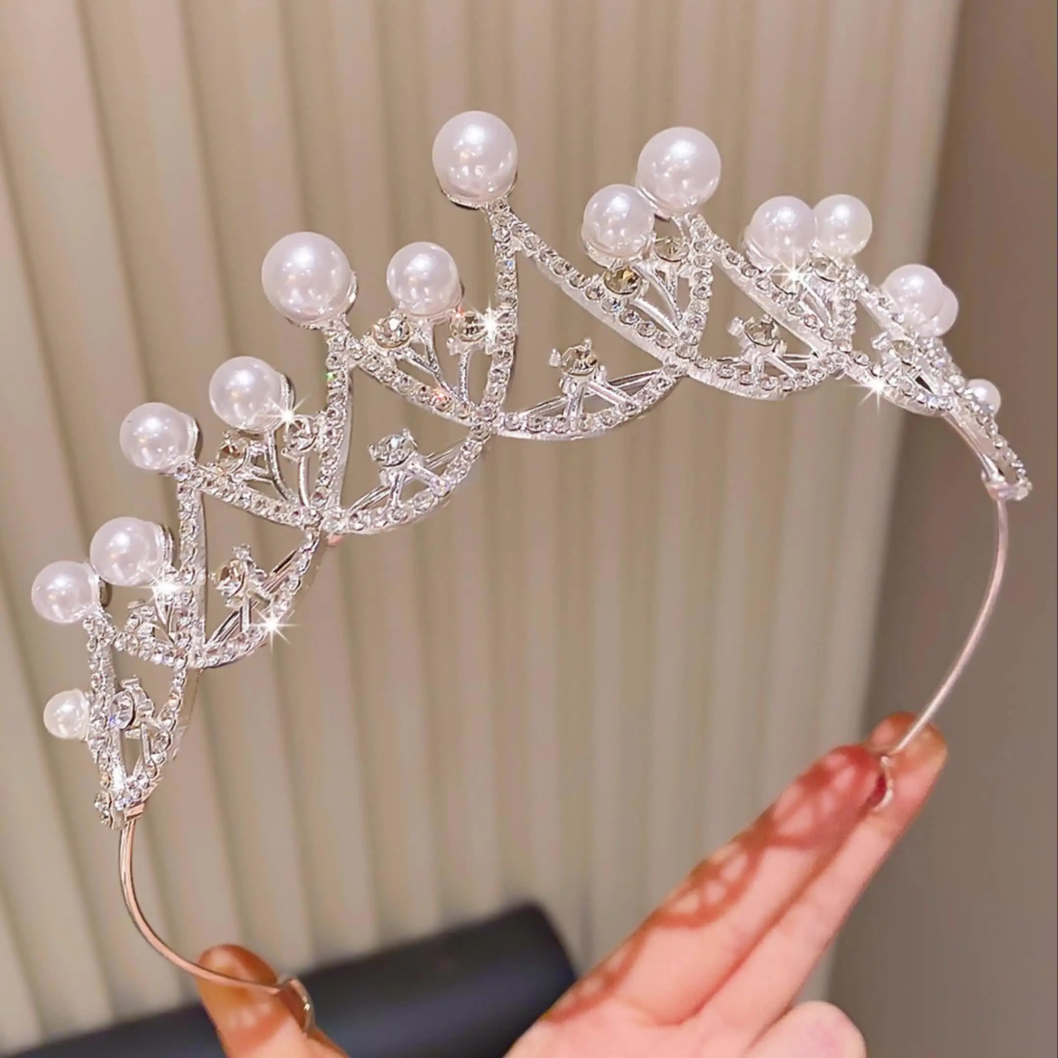 Wedding Princess Imitation Pearl Classic Tiaras Girl Luxurious Birthday Crown Gold Sequin Tiara Crown: Pearl Rhinestone Handmade Headband  main image 4