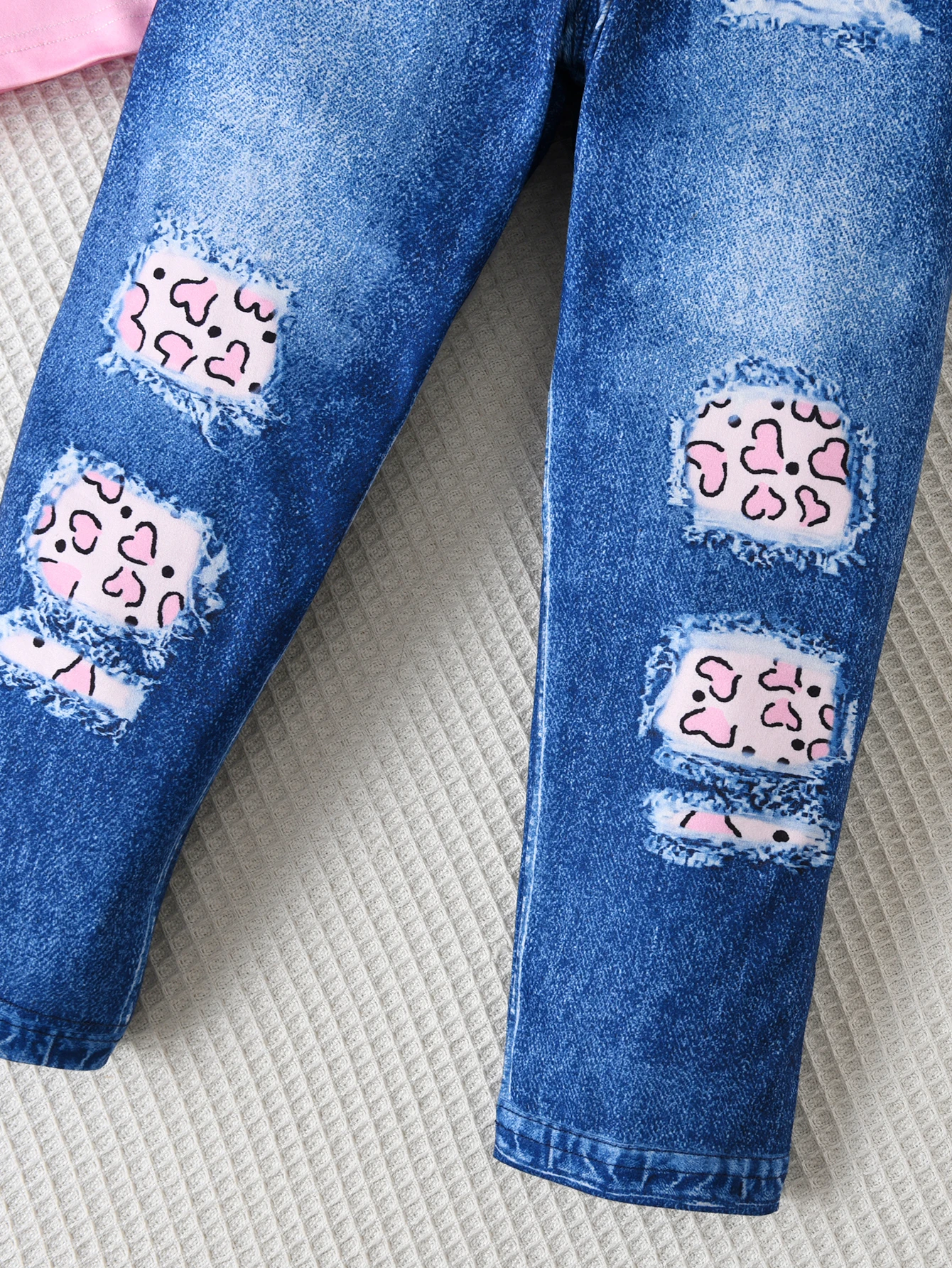 ملابس للفتيات بطبعة جلد النمر الوردي ، بلوفر وبنطا...