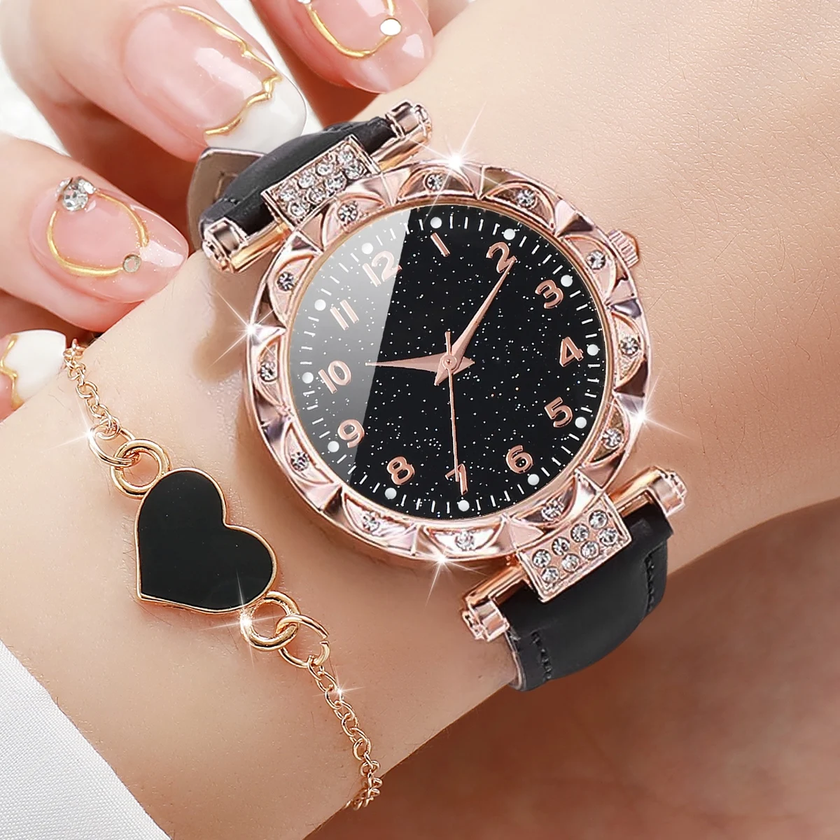 4pcs/set Fashion Women Leather Strap Quartz Watch with Heart-shaped Bracelet White Black Set