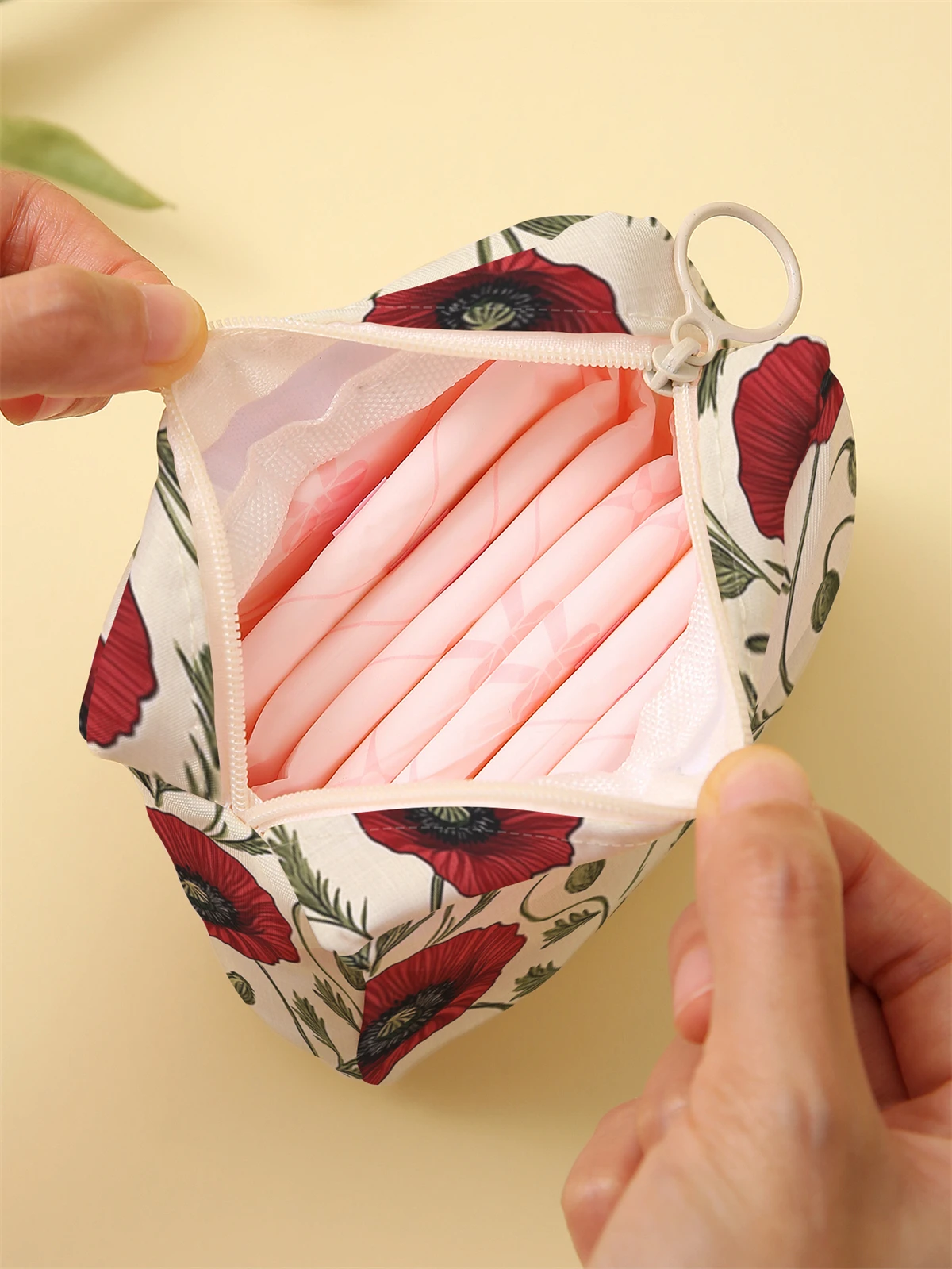 Flower printed sanitary napkin storage bag, women's lightweight tissue bag, sanitary tissue bag