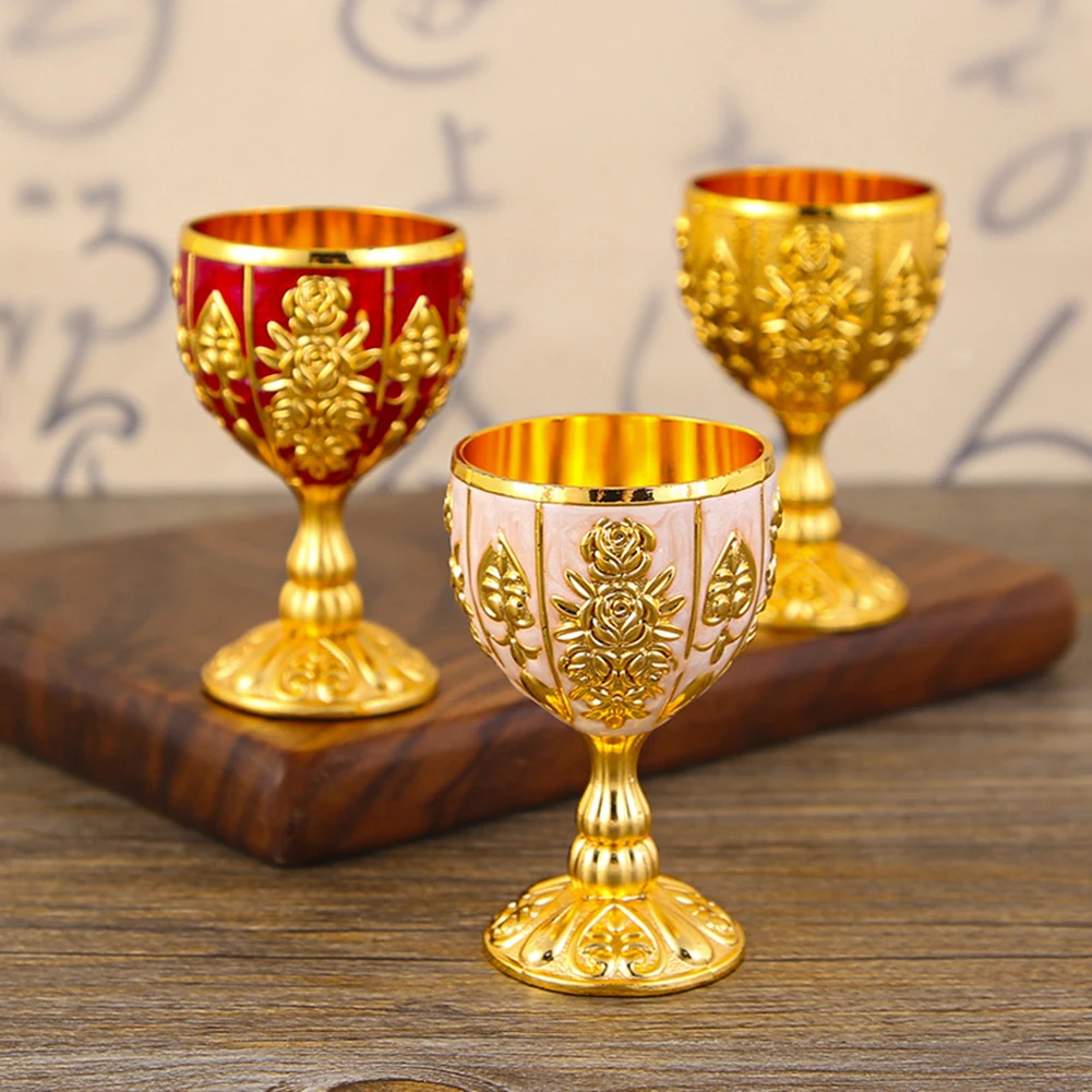 European Retro Wine Cup Metal Wine Glasses Retro Dinnerware Goblet Vintage Vodka Champagne Glasses Bar parts 1x glass ornament