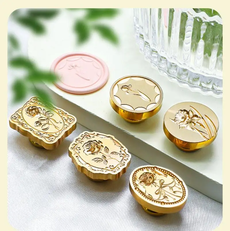 Description Picture 2 of itemNew Seal Fine Carving Lacquer Seal Alien Relief Flower Butterfly Cake Bronze Head Decorative Greeting Card Scrapbook