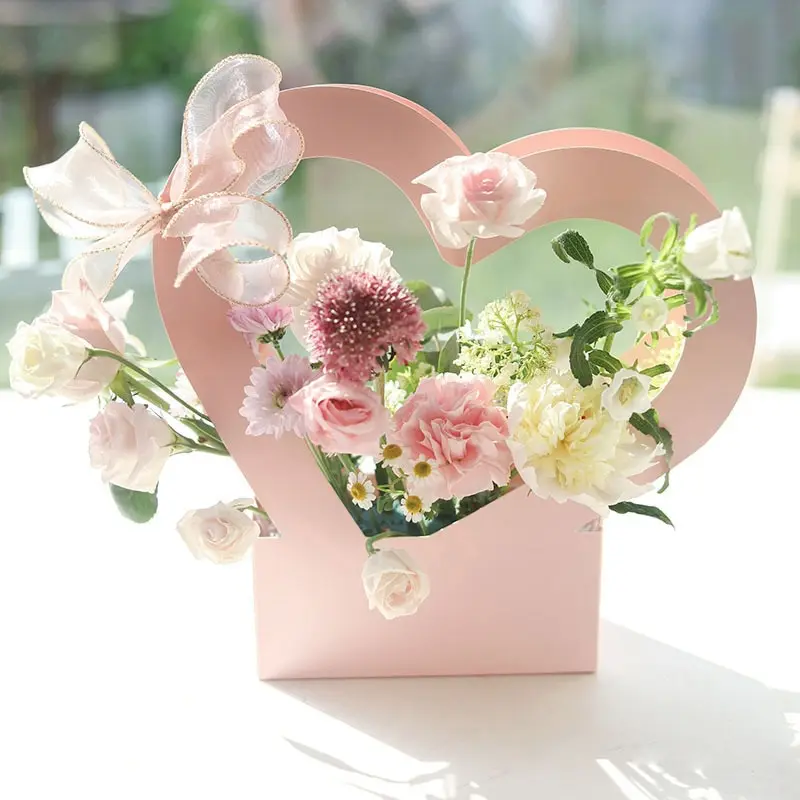 Flowers Arrangement Kraft Paper Bag Folding Portable Flower Packaging Box Waterproof Flower Basket Heart Handle Gift Tote Bags
