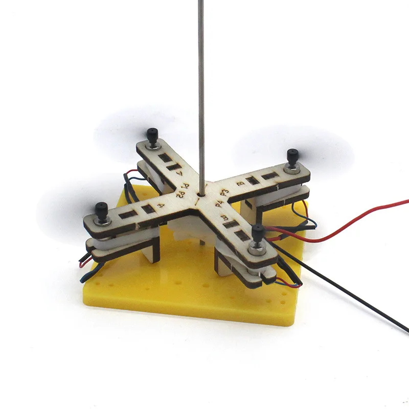 Vue éclatée du kit drone DIY en bois, toutes les pièces pour l'expérience scientifique