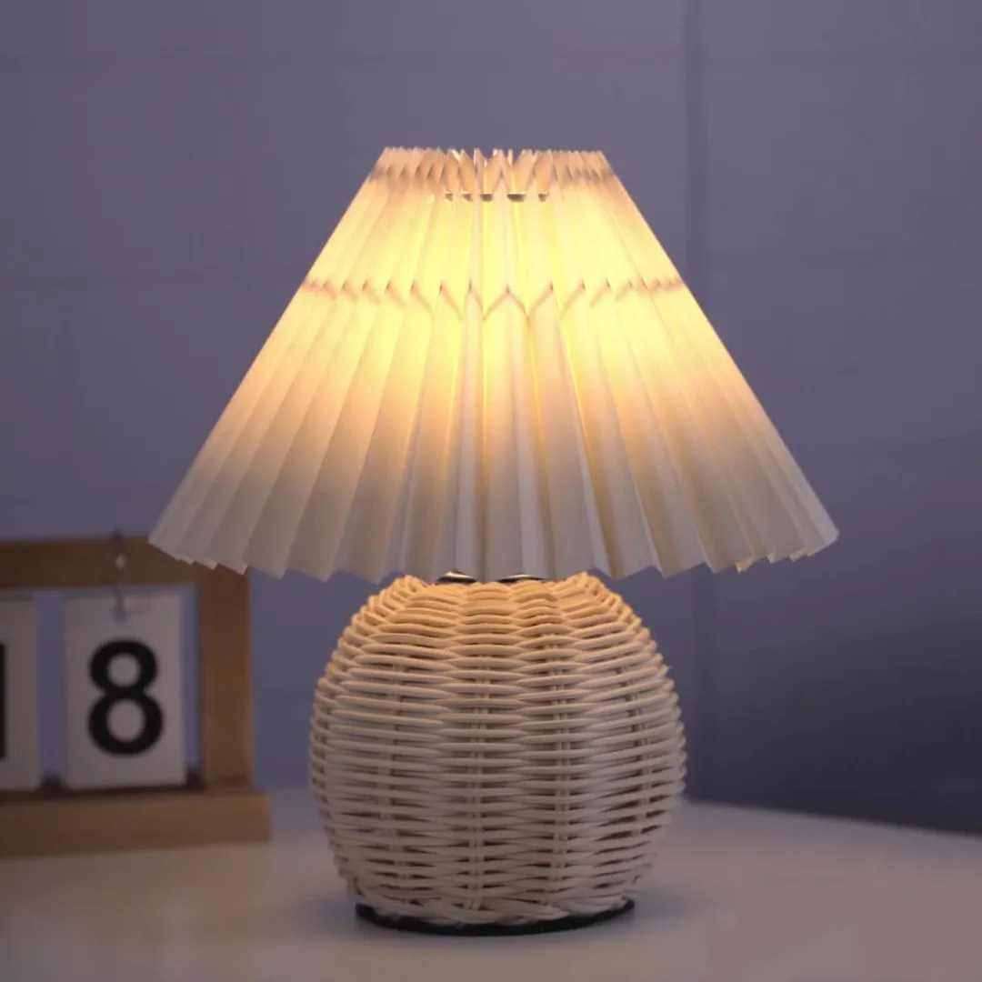 

Vintage Rattan Lampshade LED Table Lamp Creative Pleated Light Bedroom Living Room Decoration Lights