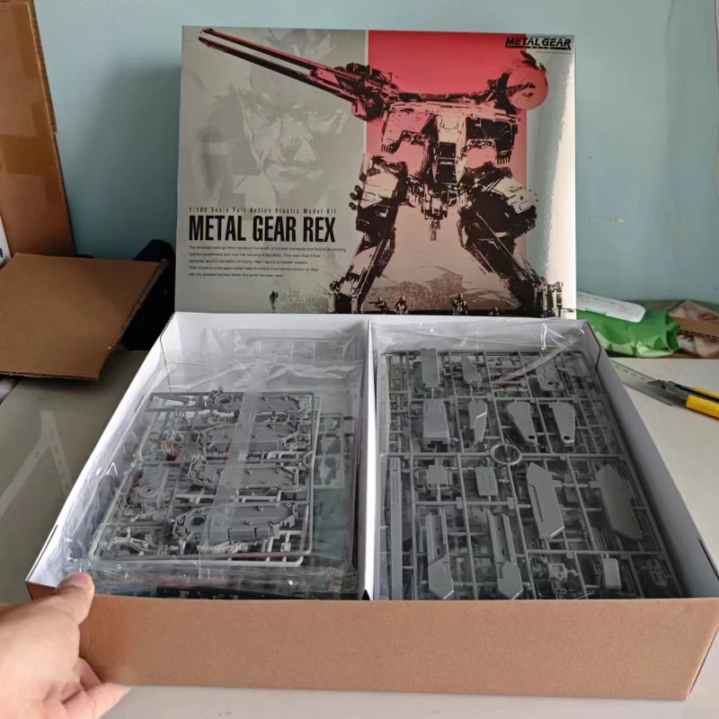 Metal Gear REX 1/100 Scale Full Action Plastic Model Kit Metal