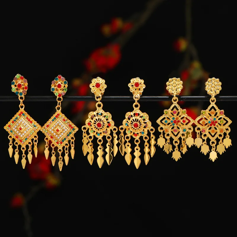 

Vintage Palace Style Golden Color Earrings for Women Exotic Inlaid Colored Zircon Luxury Jewelry Tassel Ear Clip Creative Gifts