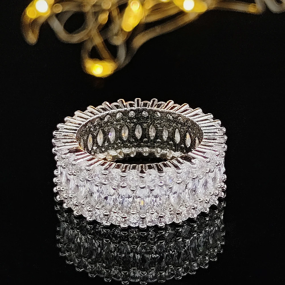 Elegant Vintage Gold & Silver Eternity Wedding Band for Women & Men - Perfect Gift