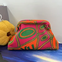 Trendy knitted clip bag versatile large capacity suitable for storage bags New high-end pattern clutch bag