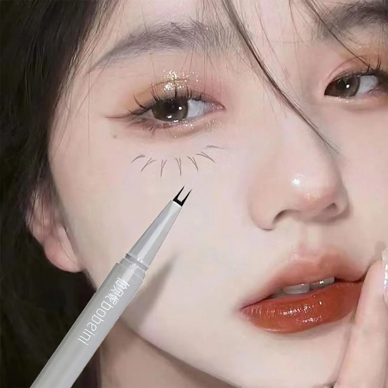 Double-claw eyeliner extremely thin two-claw lower eyelashes eyeliner liquid pen is waterproof, non-smudge and sweat-proof 2