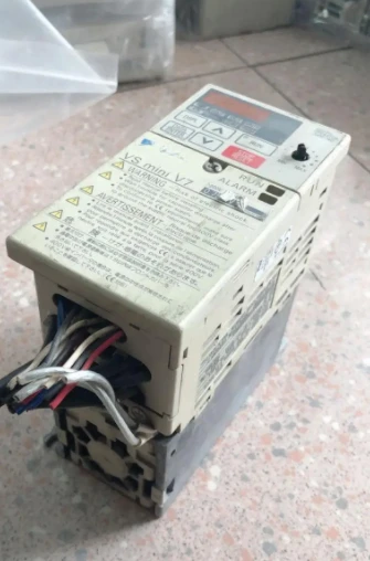 

CIMR-V7AA20P7 0.75KW 220V inverter , In good working condition, free shipping