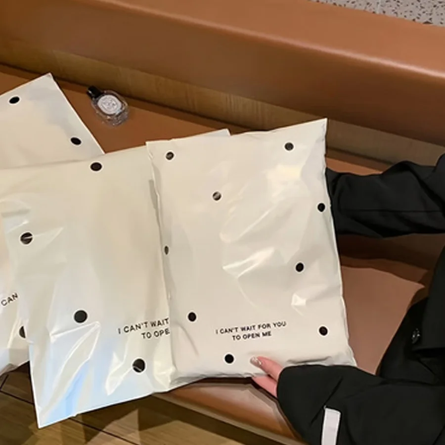 10/50/100 Stück beige gepunktete Express-Liefertaschen, Geschenk- und Kleidungsverpackungstaschen, wasserdichte Kunststoff-Aufbewahrungstaschen – Büro – Detail 1