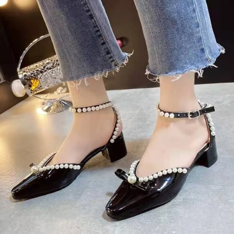 

Женские туфли на высоком каблуке, свадебные туфли-лодочки с жемчужной пряжкой и острым носком, сандалии на толстом высоком каблуке, лето 2024