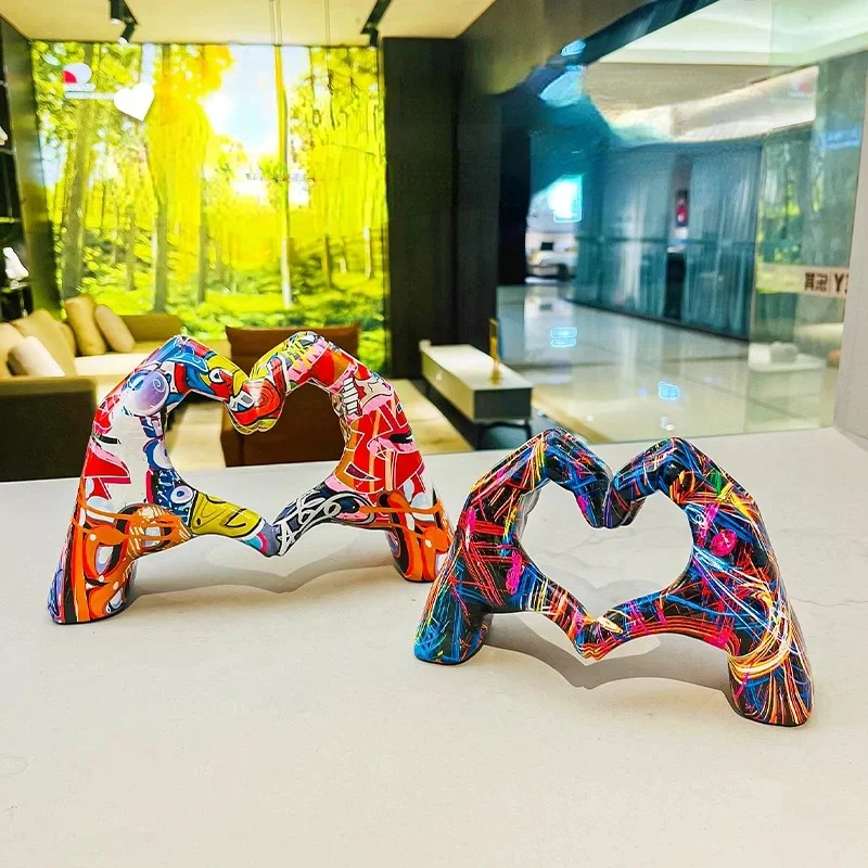 

Simple and colorful love gesture ornaments, resin crafts for home living room and office desktop, graffiti love decoration gifts