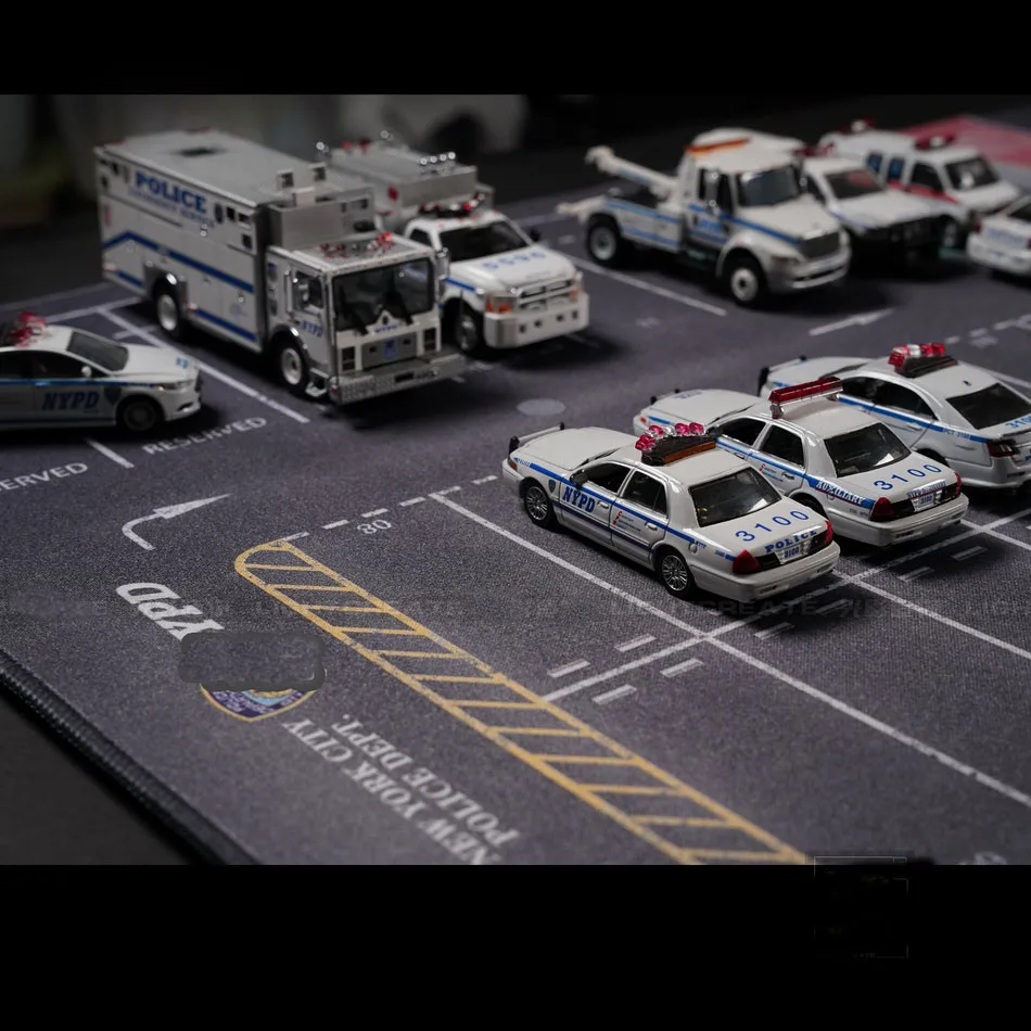 1/64 New York Police Station Bureau Diorama Parking Lot Table Pad Car Model Scene 5