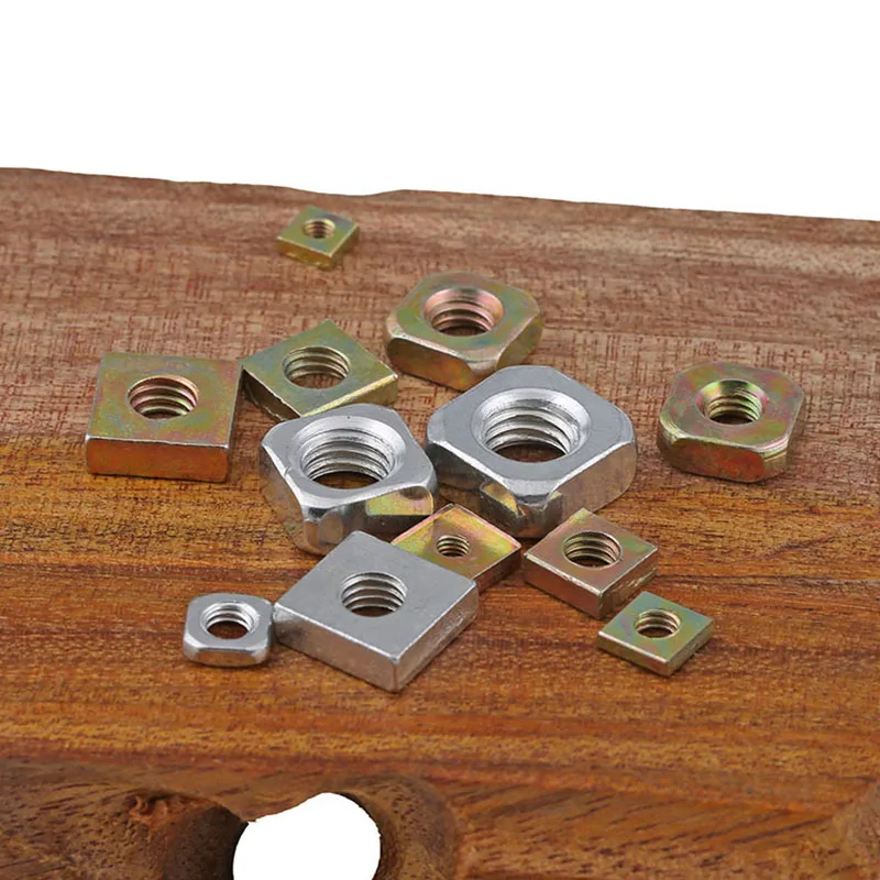 QUARKZMAN Quadratische Muttern M4 100 Stück - Verzinkt 9x9x3mm Metrisches Gewinde