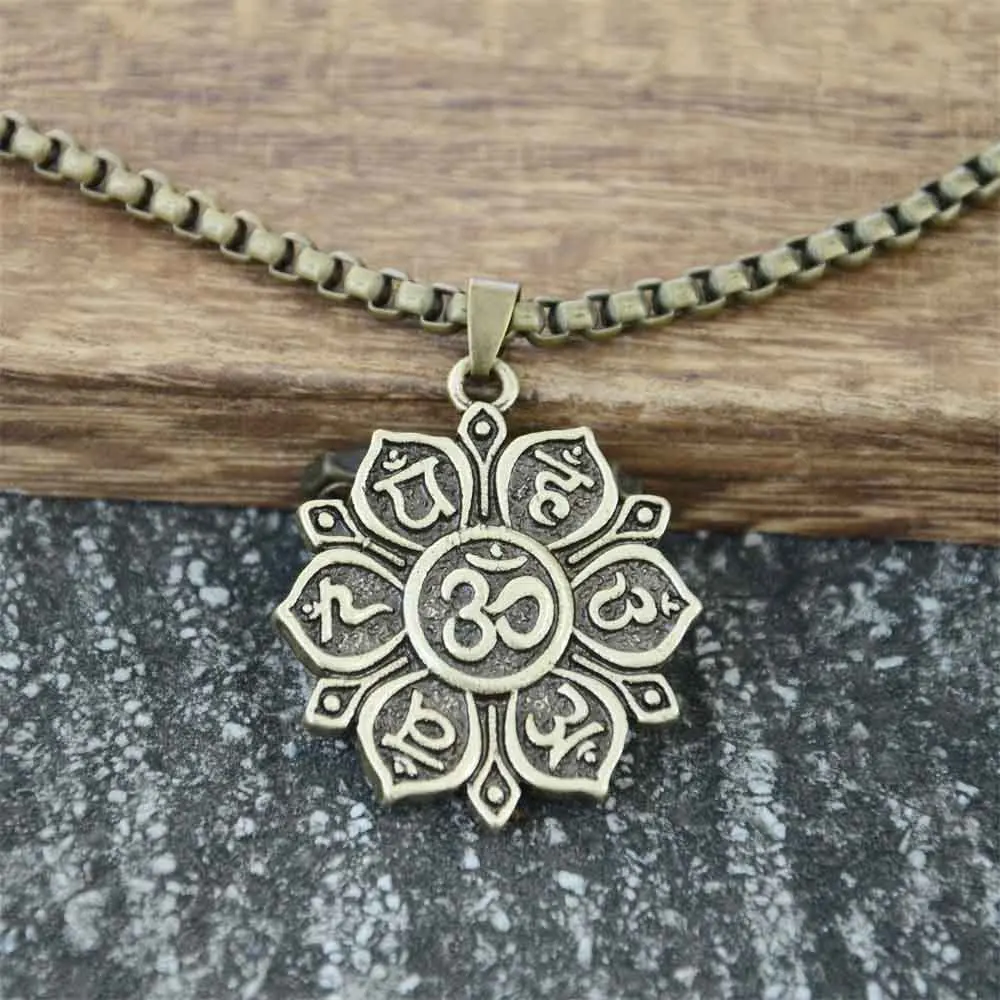 VASSAGO Collana Con Fiore Di Loto E Simbolo Om - Ciondolo Yoga In Acciaio Inossidabile Per Donne E Ragazze, Regalo Spirituale