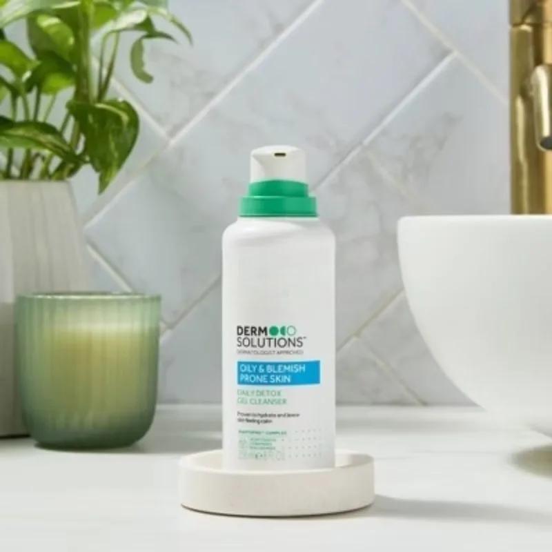 デイリー デトックス ジェル クレンザー - 脂性肌およびニキビが