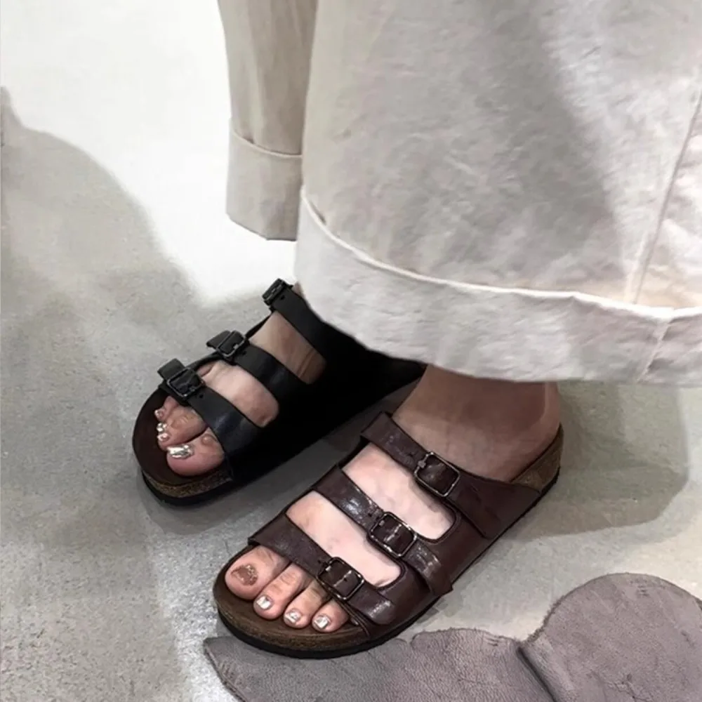 슬립 온 벨트 버클 빅 헤드 두꺼운 뒤꿈치 슬리퍼 여성 블랙 레트로  가죽 스퀘..