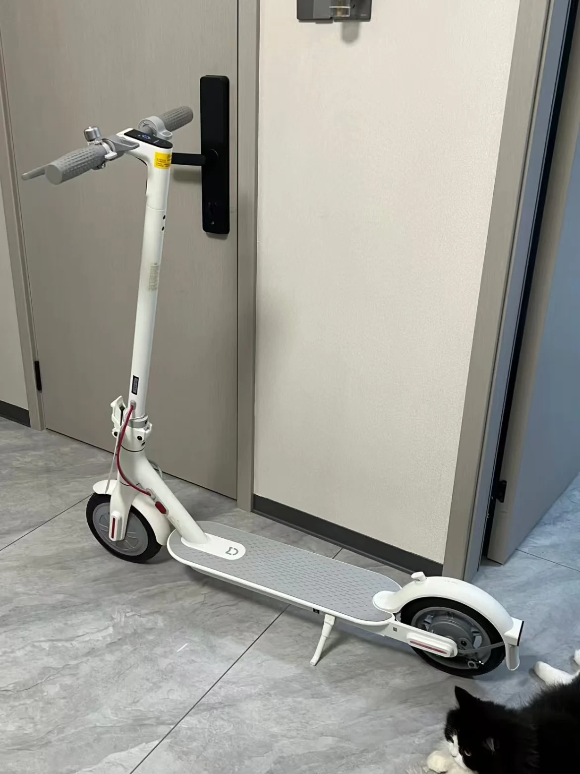 سكوتر كهربائي متعدد الوظائف قابل للطي