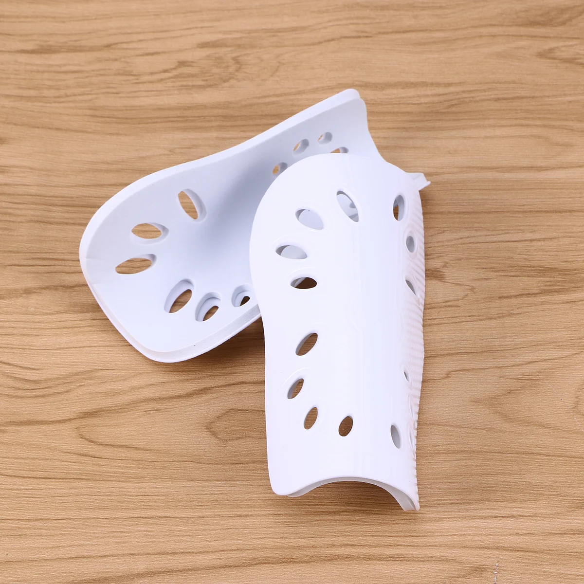 

1 Pair Lightweight Breathable Adult Calf Protective Gear Soccer Equipment for Men Women (White)