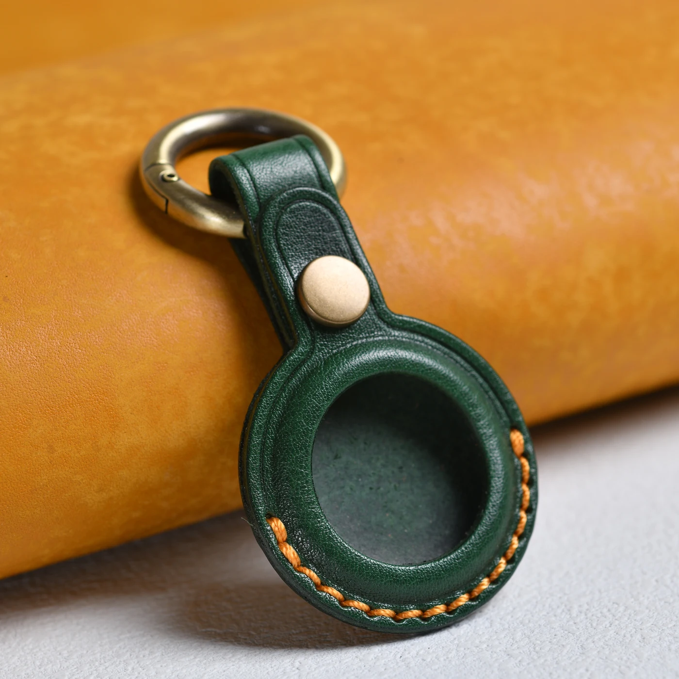Luxury Leather Key Case with Airtag Holder – Stylish Protective Cover for Keys, Pet Collars, Luggage, and Backpacks