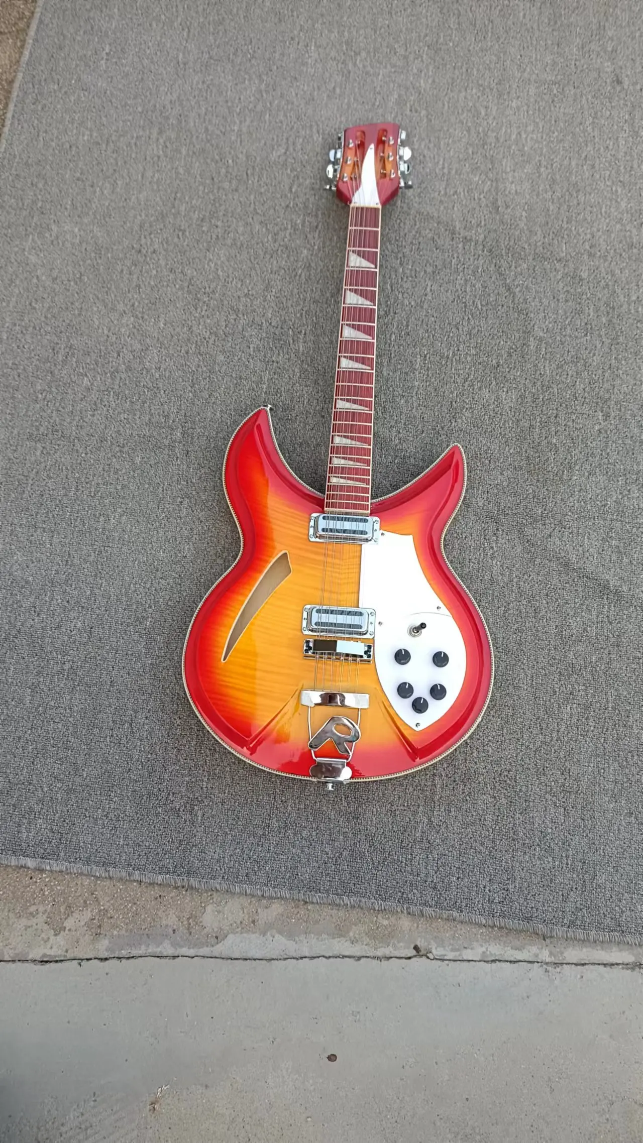 

Model381 semi hollow electric guitar, 12 strings, retro piano button, R-shaped pull plate, real factory pictures, can be modifie