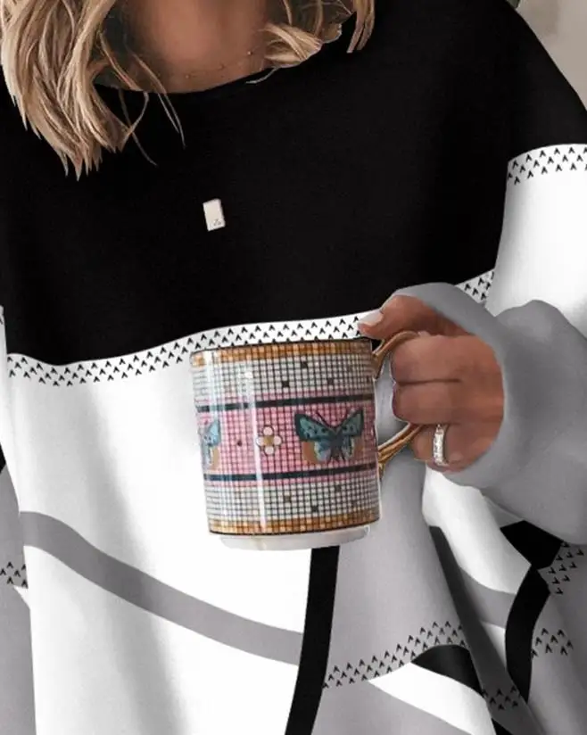 Рисунок 2 - Женская футболка с длинным рукавом