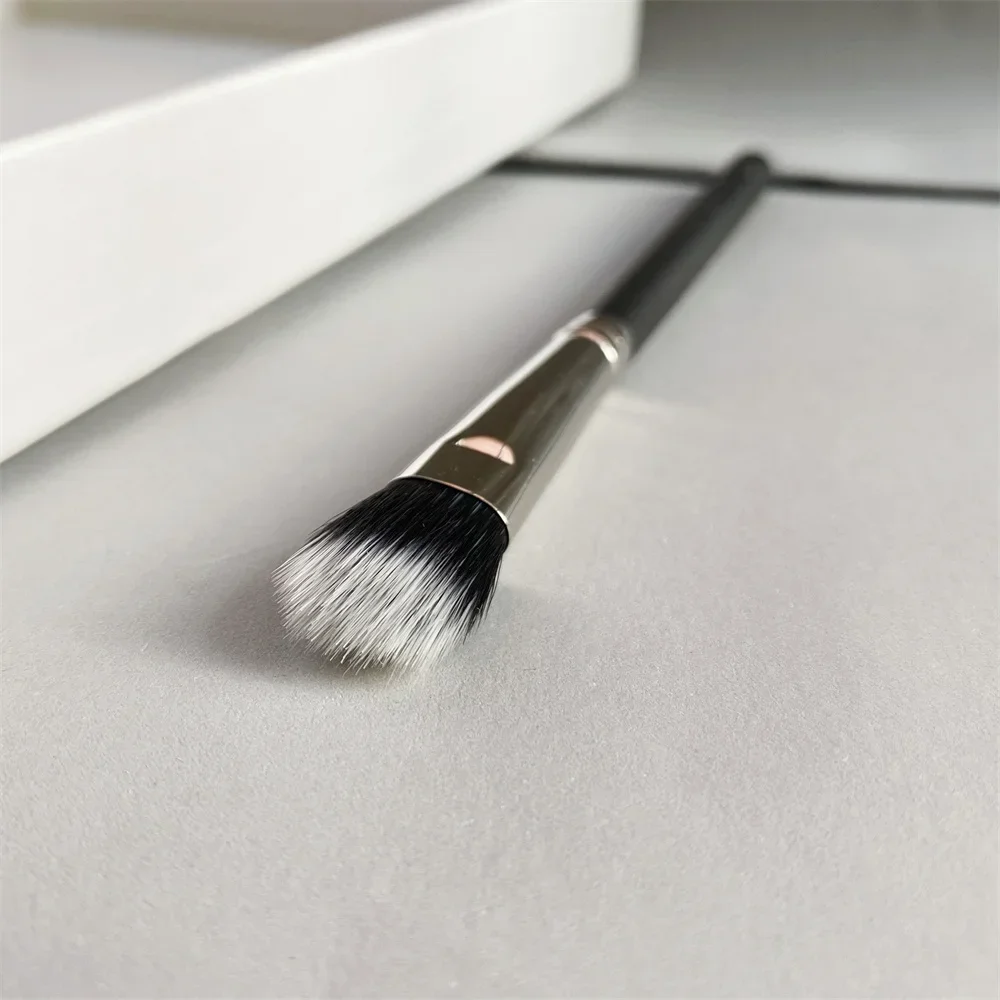 Description Picture 3 of itemDuo Fibre Eye Shadow Concealer Blending Brush 287 Small Stippling Highlighter Shading Contouring Cosmetic Makeup Brush Tool